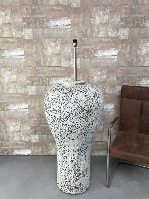 T0479 Vloerlamp aardewerk osian oxide.