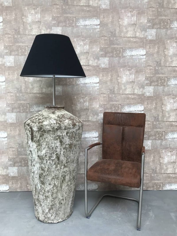 V057925 Vloerlamp aardewerk osian oxide met zwarte linnen kap.