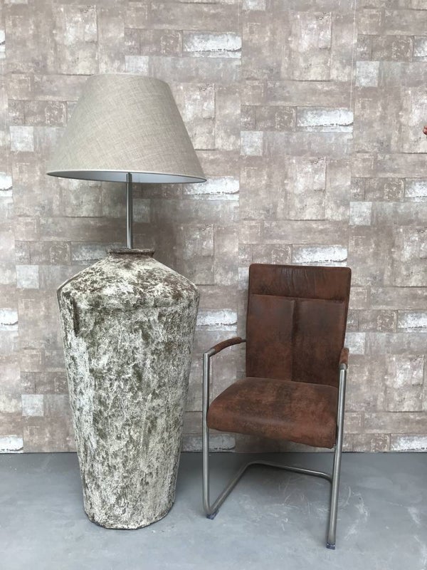 V057927 Vloerlamp aardewerk osian oxide met licht bruine linnen kap.