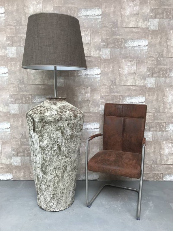 V057935 Vloerlamp aardewerk osian oxide met bruine linnen kap.