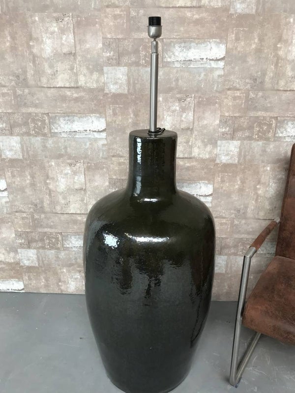V0314 Vloerlamp aardewerk donker groen glazuur.