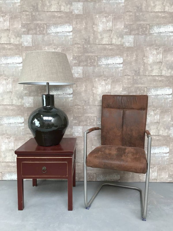 T031412 Tafellamp aardewerk donker groen glazuur met licht bruine linnen kap.