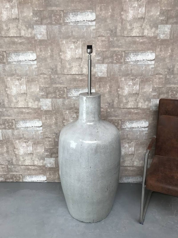 V0307 Vloerlamp aardewerk grijs glazuur.
