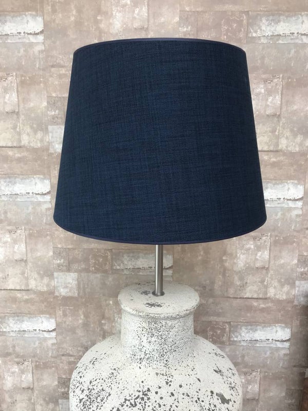 V017930 Vloerlamp aardewerk ocean oxide met donker blauw linnen kap.