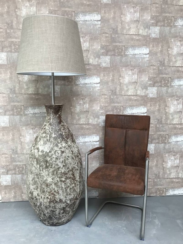 V067134 Vloerlamp aardewerk atlantic met licht bruine linnen kap.