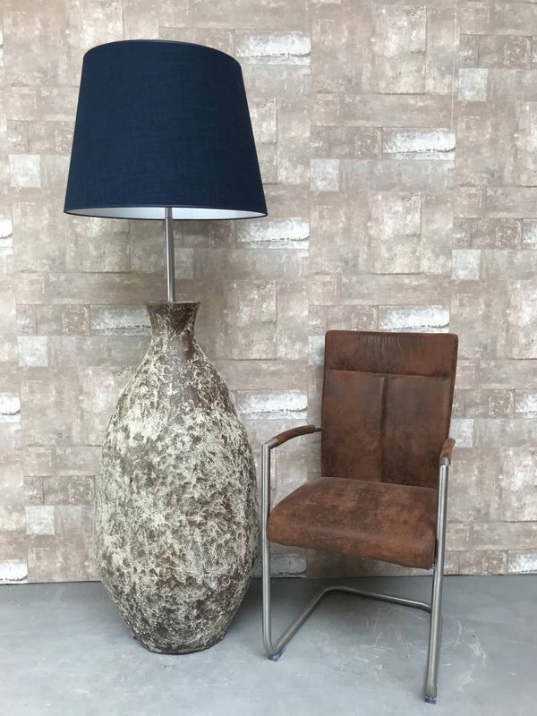 V067130 Vloerlamp aardewerk atlantic met donker blauwe linnen kap.