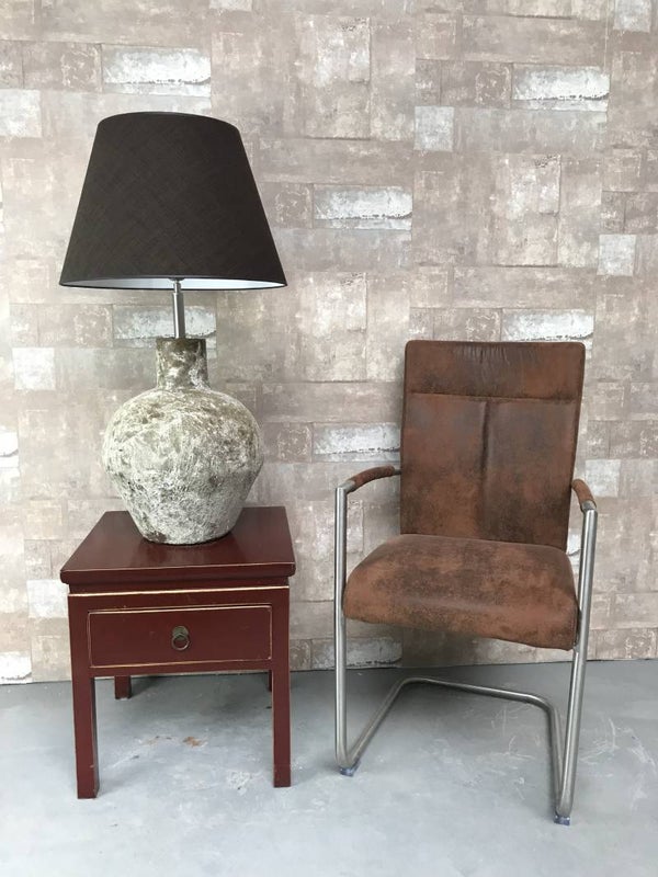 T037101 Tafellamp aardewerk atlantic met donker bruine linnen kap.