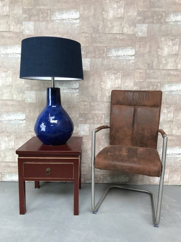 T021218 Tafellamp aardewerk blauw glazuur met Blauwe linnen kap.