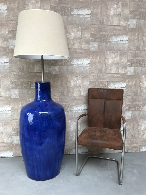 V031233 Vloerlamp aardewerk blauw glazuur met creme linnen kap.