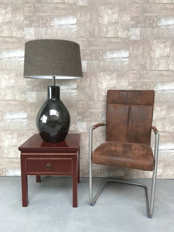 T011419 Tafellamp aardewerk donker groen glazuur met donker bruine linnen kap.