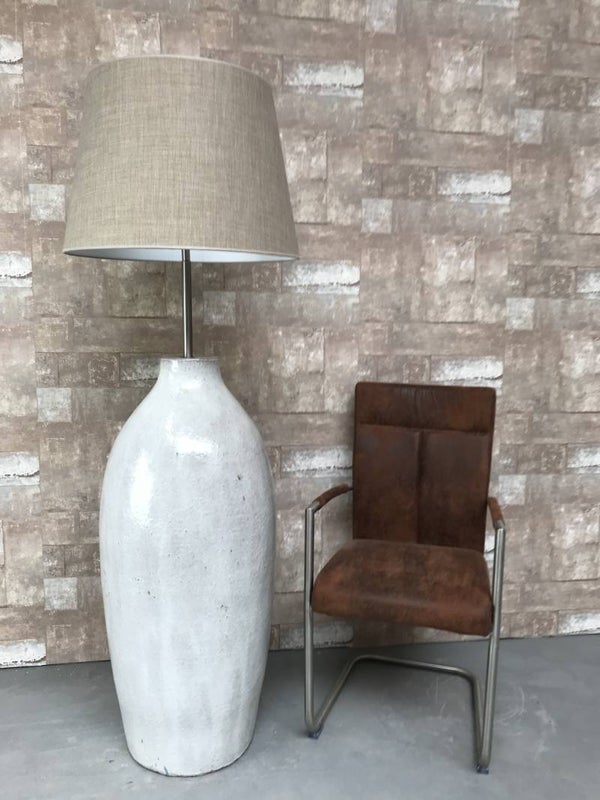 V020734 Vloerlamp aardewerk ocean oxide met licht bruine linnen kap.