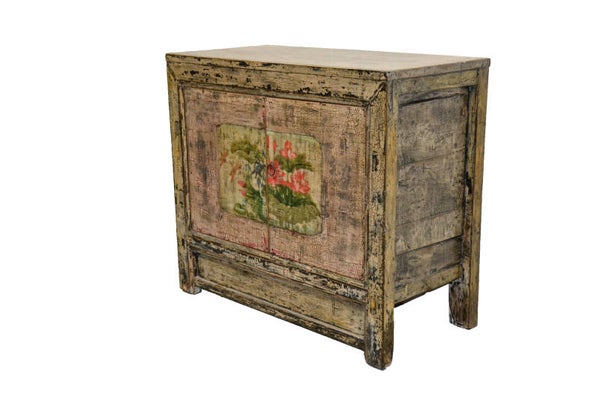 (23) Oud Chinees dressoir 96cm. breed