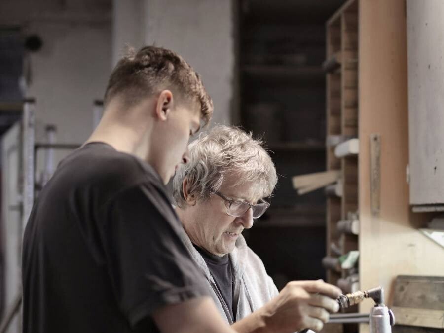 Apprenti accompagné par son tuteur