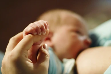 moeder borstvoeding baby contact