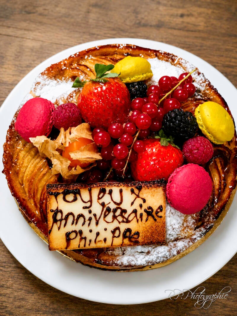 apple pie with fruit decorations