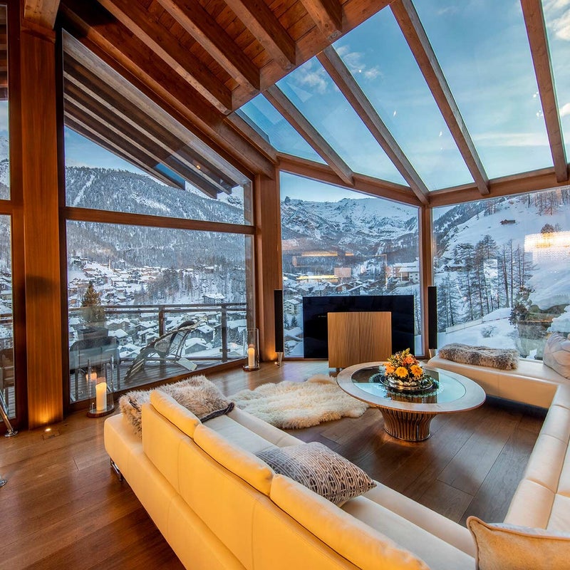 lounge-at-sunset-with-matterhorn-in-roof-standard.jpg
