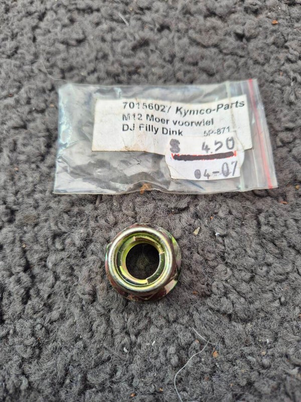 Kymco M12 moer voorwiel