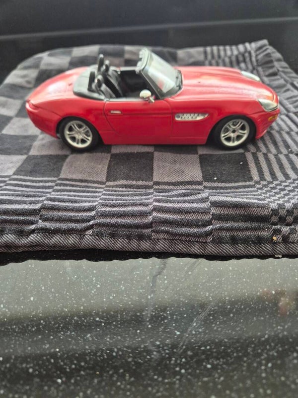 BMW Z8 1:24