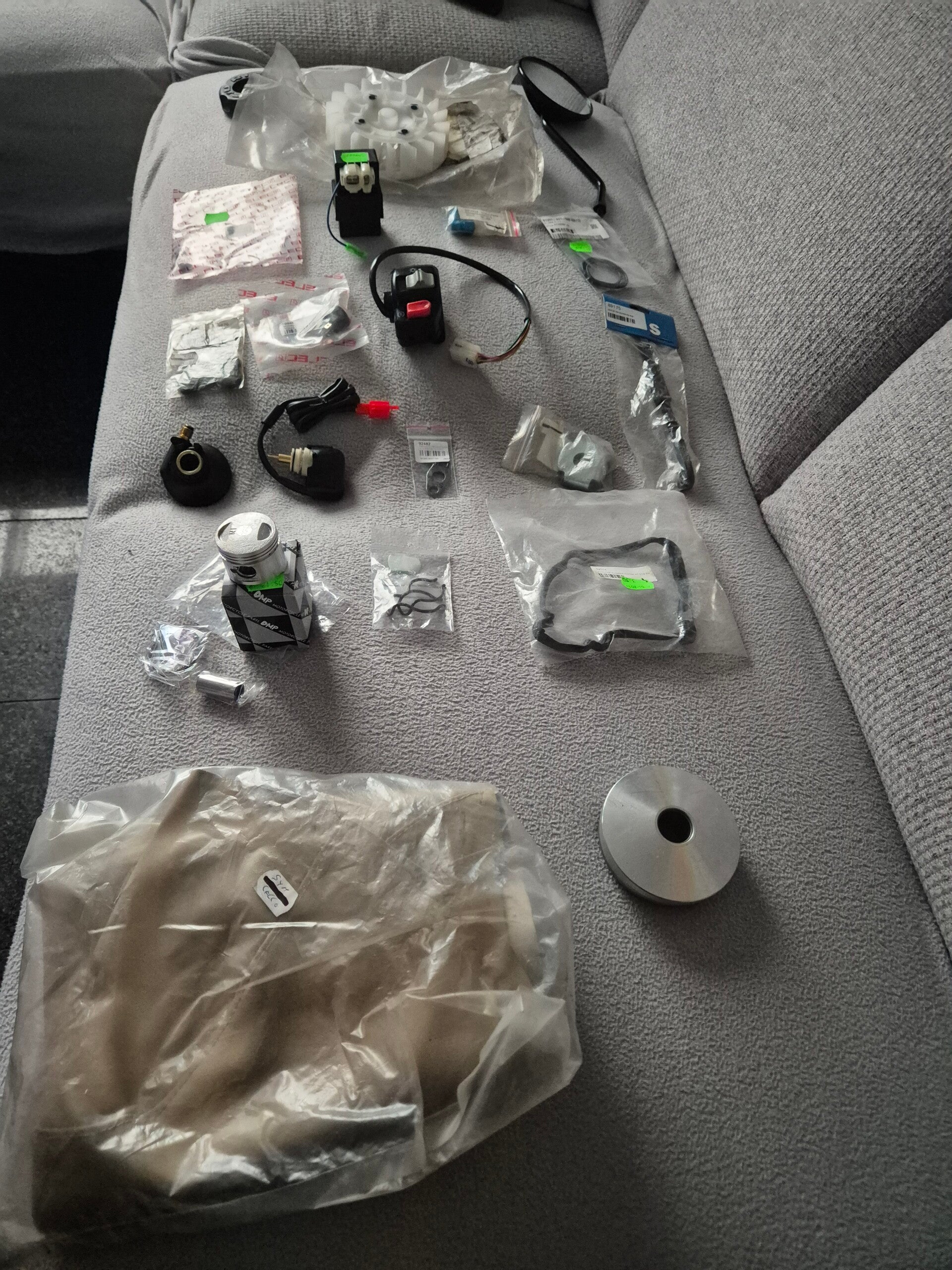 20 scooter onderdelen zie foto's