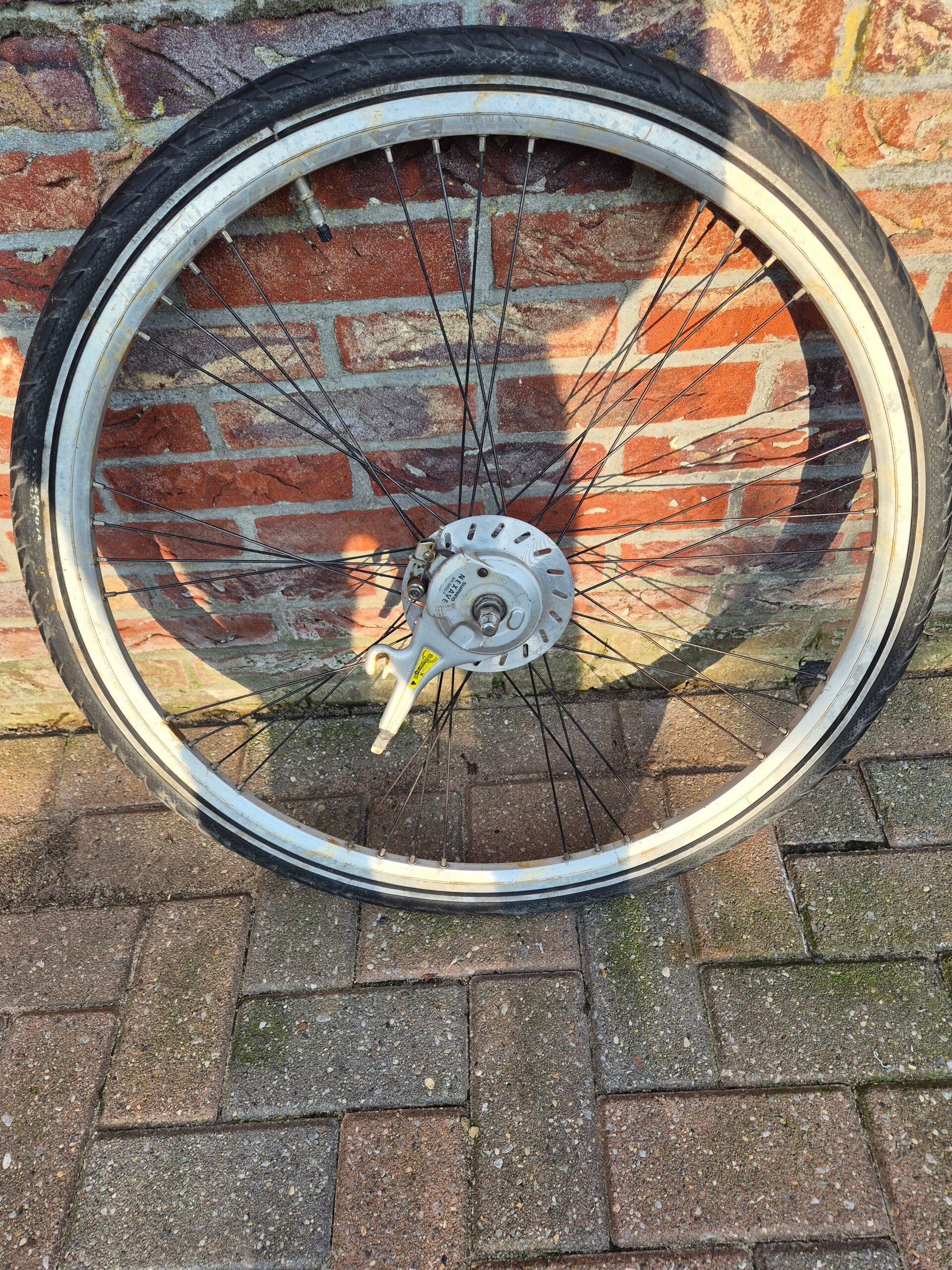 Voorwiel met naafdynamo shimano