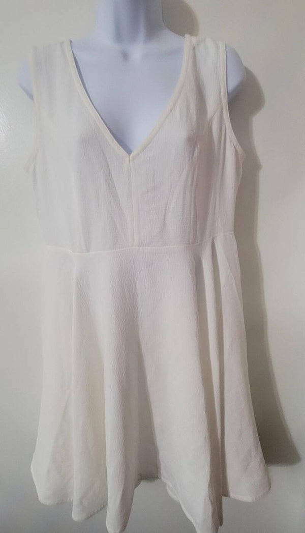 Large Polyester White Textured Flowy Sleeveless Cocktail Dress by Messbebe