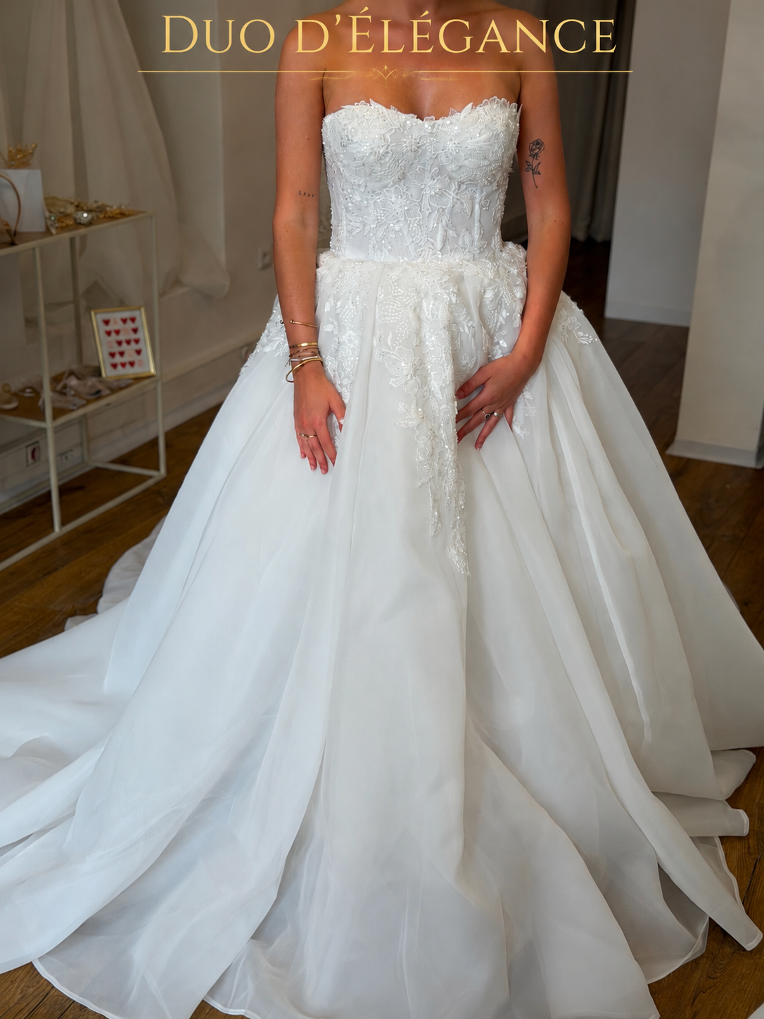 PHOTO D'UNE ROBE DE MARIEE POUR MONTRER LES MODELES PRESENTS DE LA BOUTIQUE DE MILLAU DANS L'AVEYRON