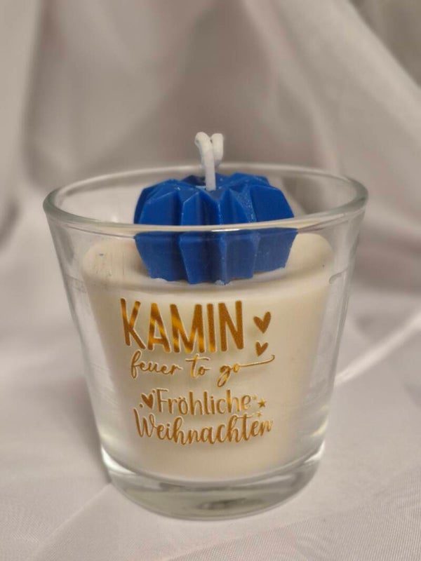 Weihnachtskerze im Glas mit magischem Stern