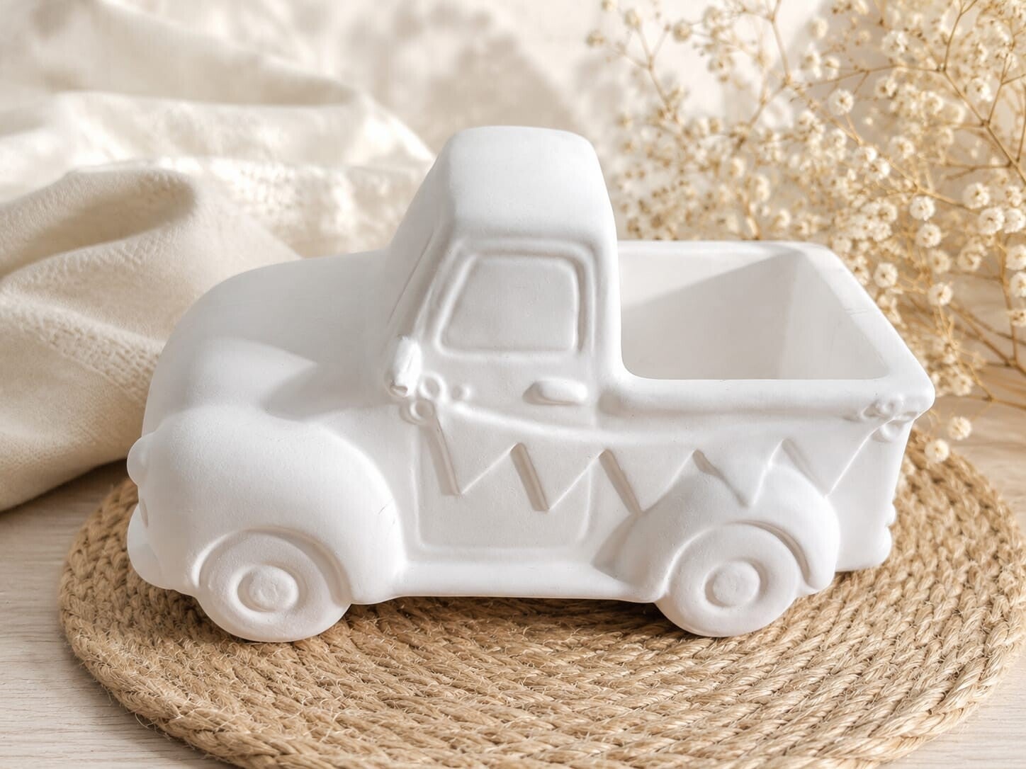 Camioneta vintage en yeso cerámico