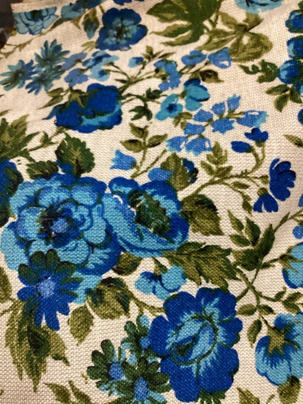 Four Yards   Floral   Pattern Upholstery Fabric 5 or 6