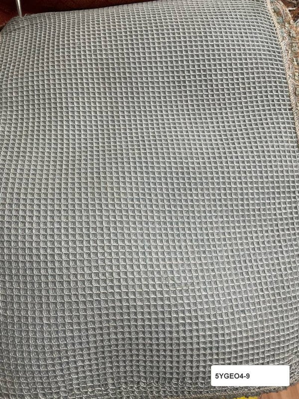 5 yards Geo 4-9 mint
