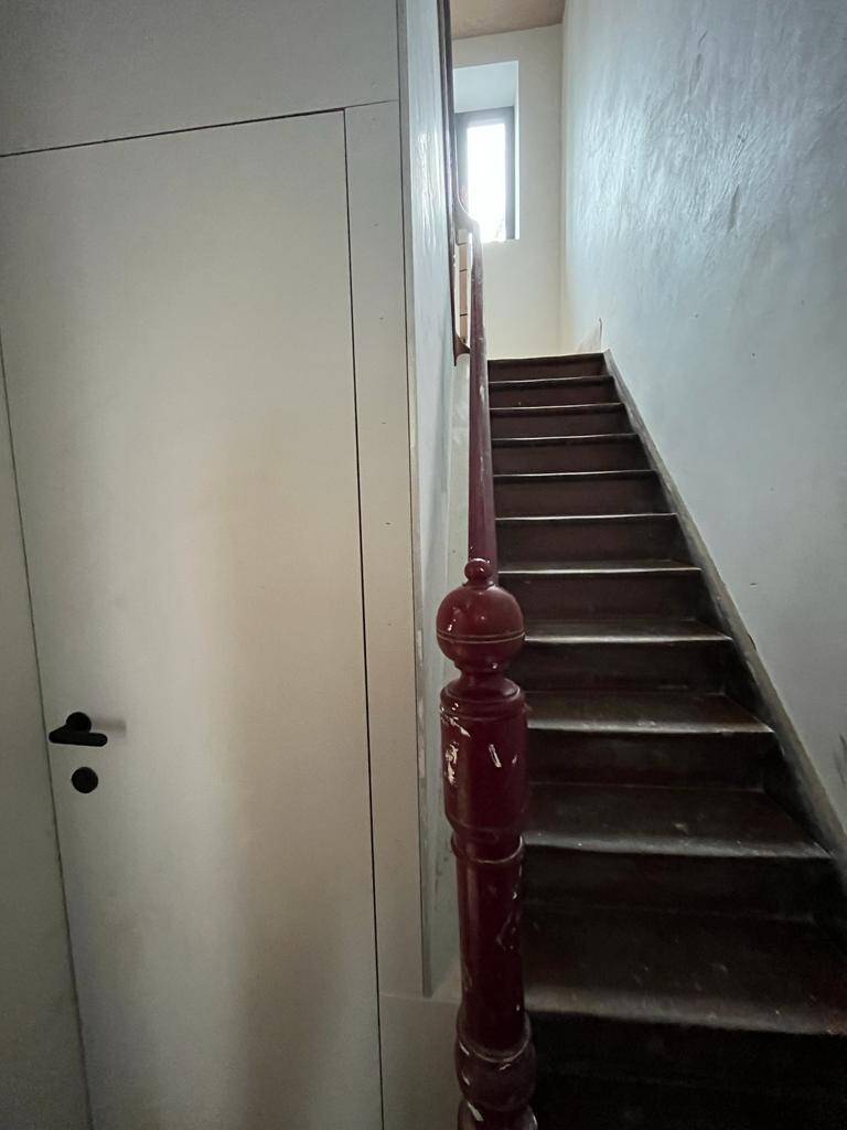 Uitbouw wanden en plafond toilet met deur