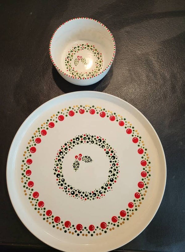Bord met klein schaaltje kerstkrans