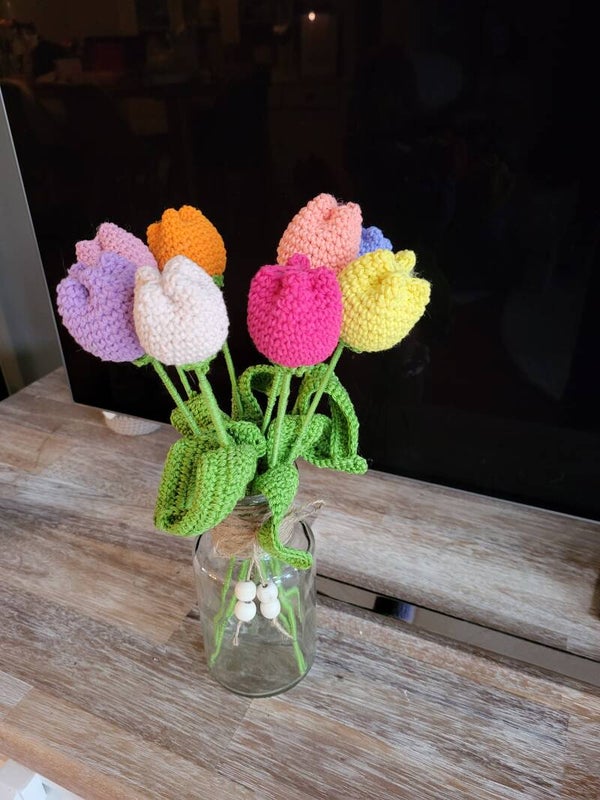 Vaasje met 8 tulpjes