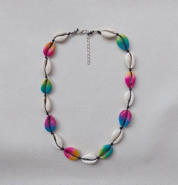 Kauri schelpen ketting regenboog