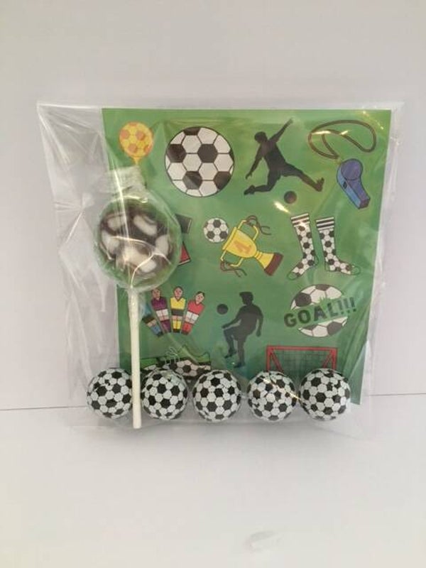 traktatie voetbal stickers lolly chocoladeballen