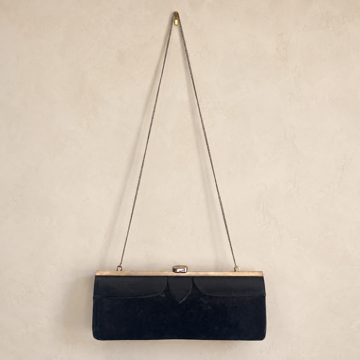 Sac à main ancien noir – Élégance intemporelle pour les plus belles occasions