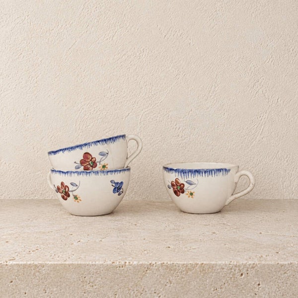 Trois tasses fleuries Digoin à bordures bleues