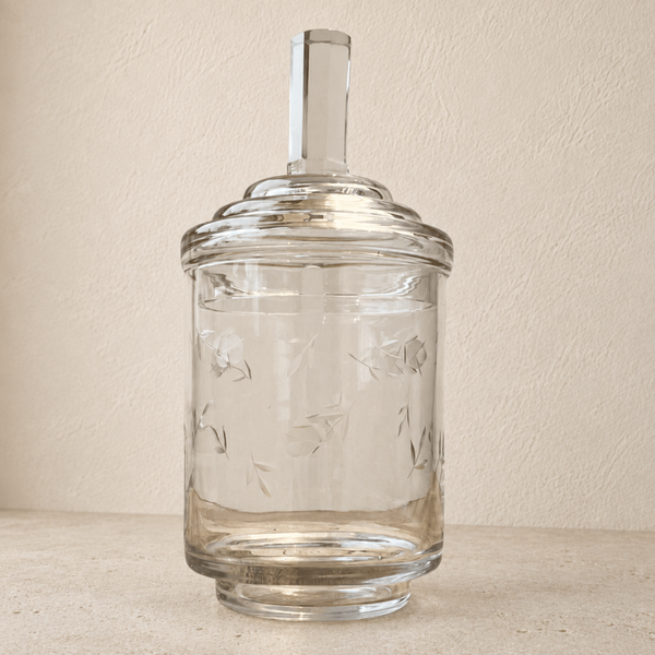 Grande bonbonnière ancienne en verre gravé – Une présence élégante et lumineuse