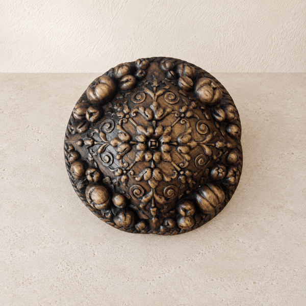 Ancien fronton sculpté en bois