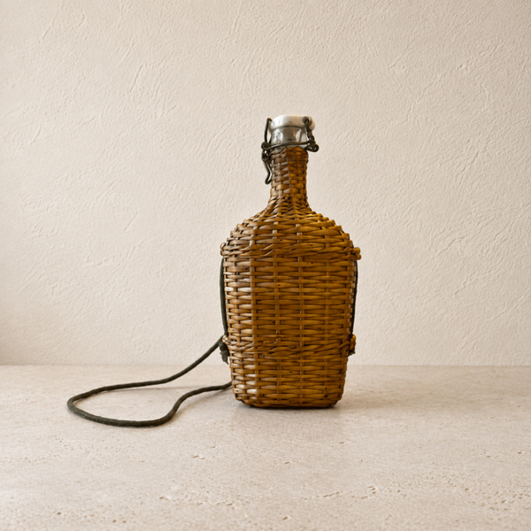 Ancienne gourde en verre et osier tressé – objet rural traditionnel – pièce vendue