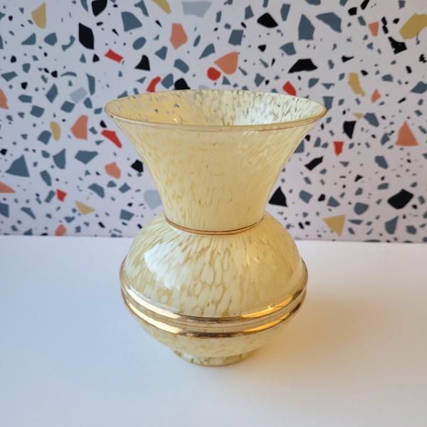 Vase Clichy jaune avec liseré doré