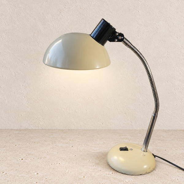 Lampe de bureau Julia beige n°647 à bras flexible chromé
