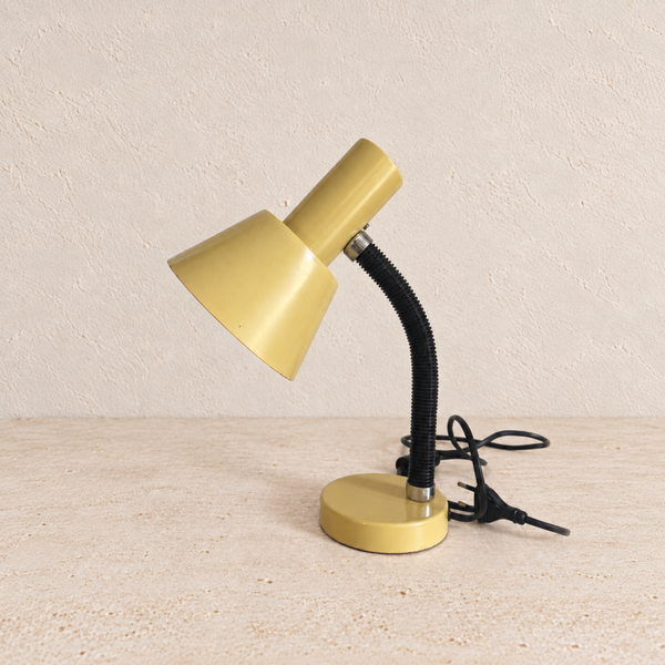 Lampe de bureau jaune des années 70 à couronne perforée