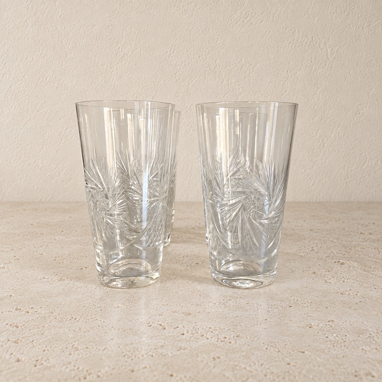 Ensemble de six verres en cristal ciselé