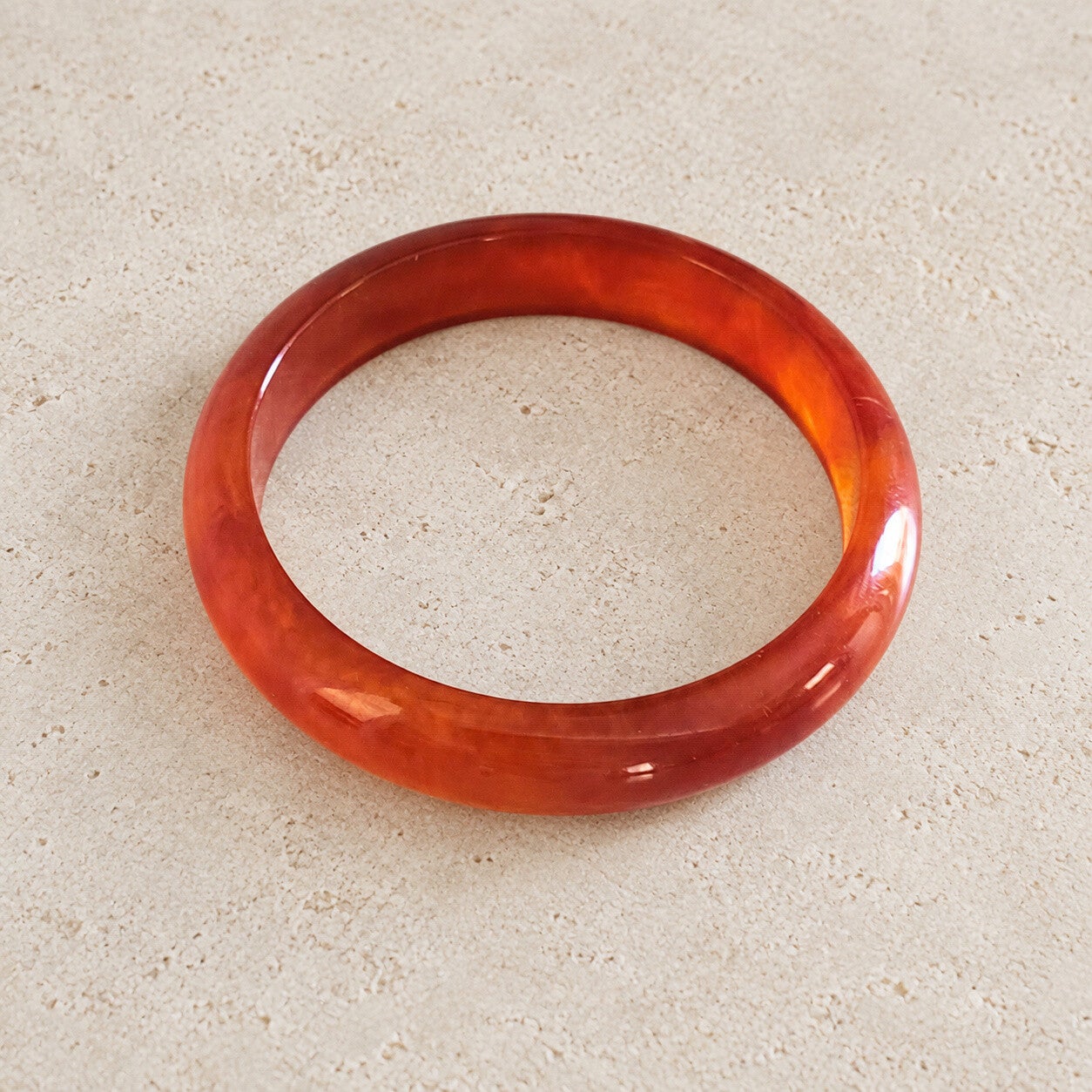 Bracelet en bakélite ambrée vintage