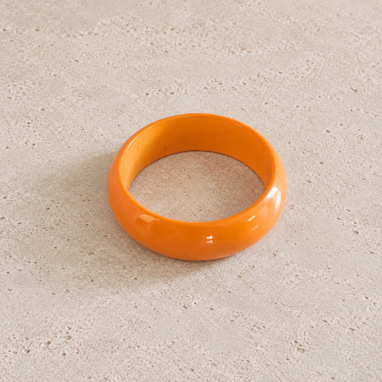Bracelet en bakélite jaune vintage