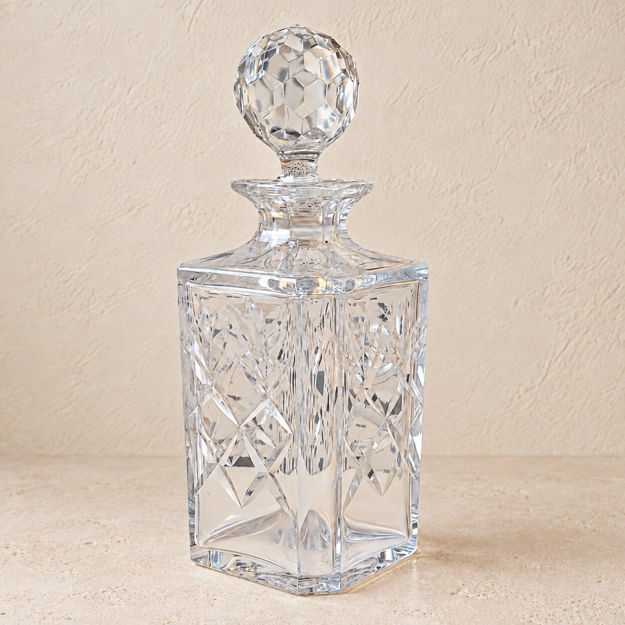 Carafe en cristal ciselé Thomas Webb – base carrée élégante