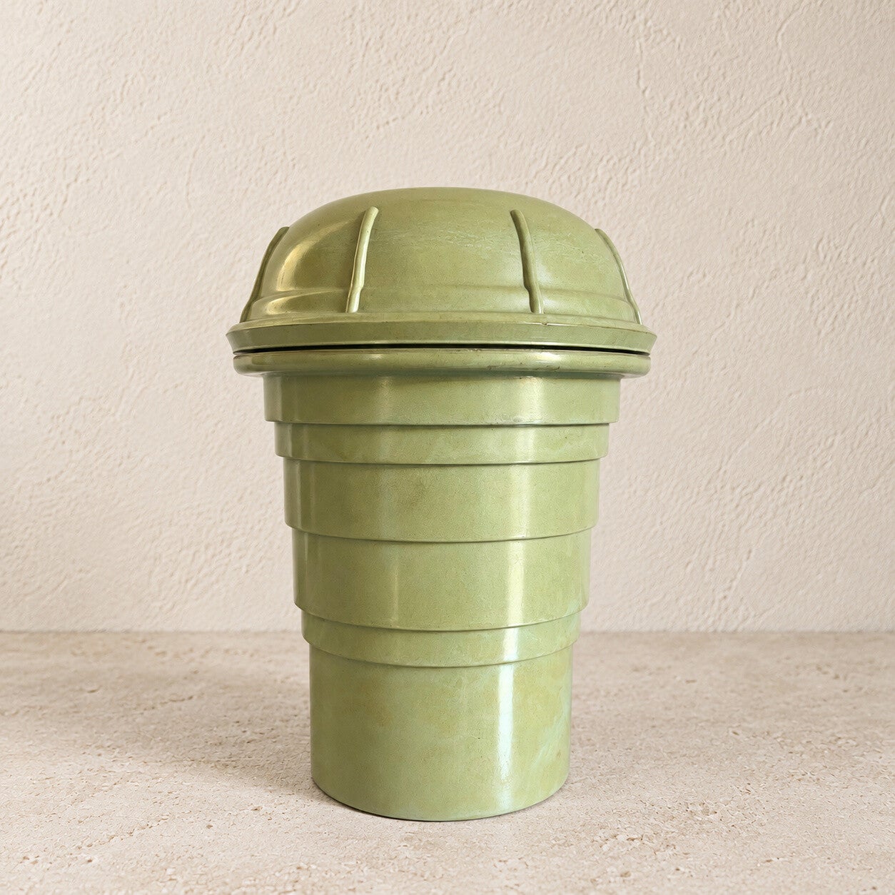 Shaker vintage vert pâle – années 1940  (Bakelite avec boîte d’origine)