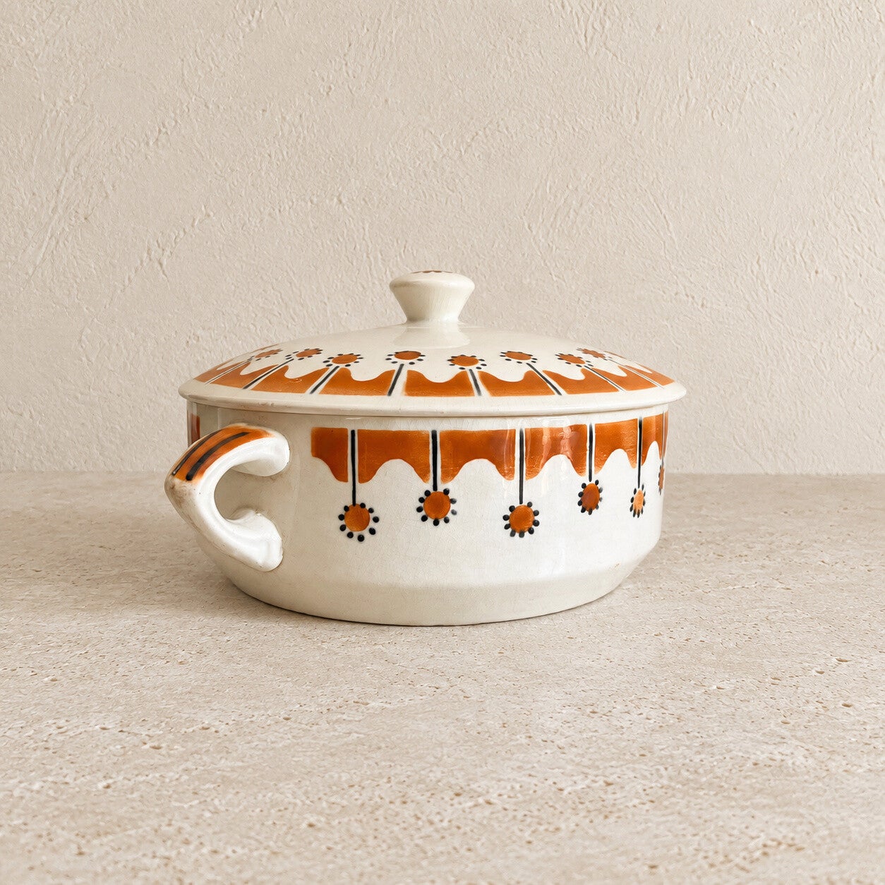 Petite soupière légumier ancienne en faïence de Badonviller – Charme et raffinement des arts de la table