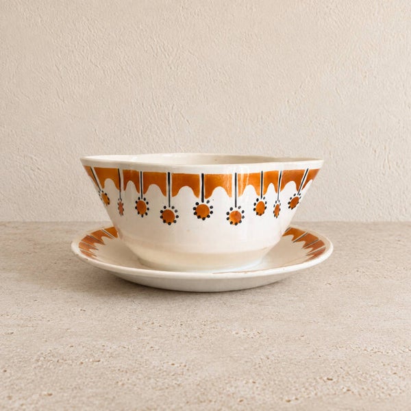 Saucière ancienne en faïence de Badonviller – L'élégance discrète des tables françaises